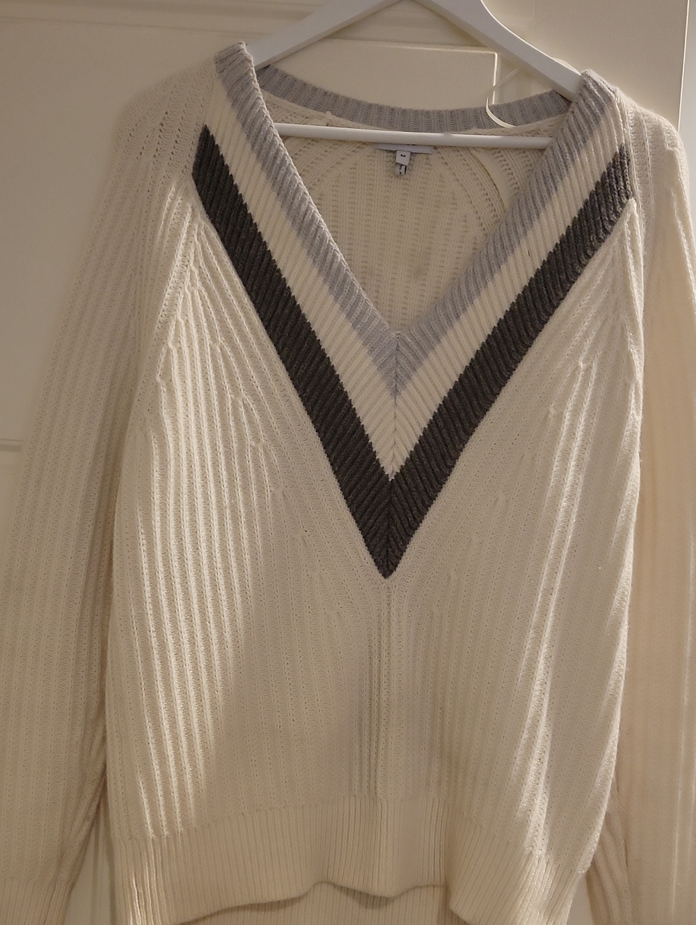 Reiss Cream V‑Neck Sweater with Gray Chevron Trim, Size M